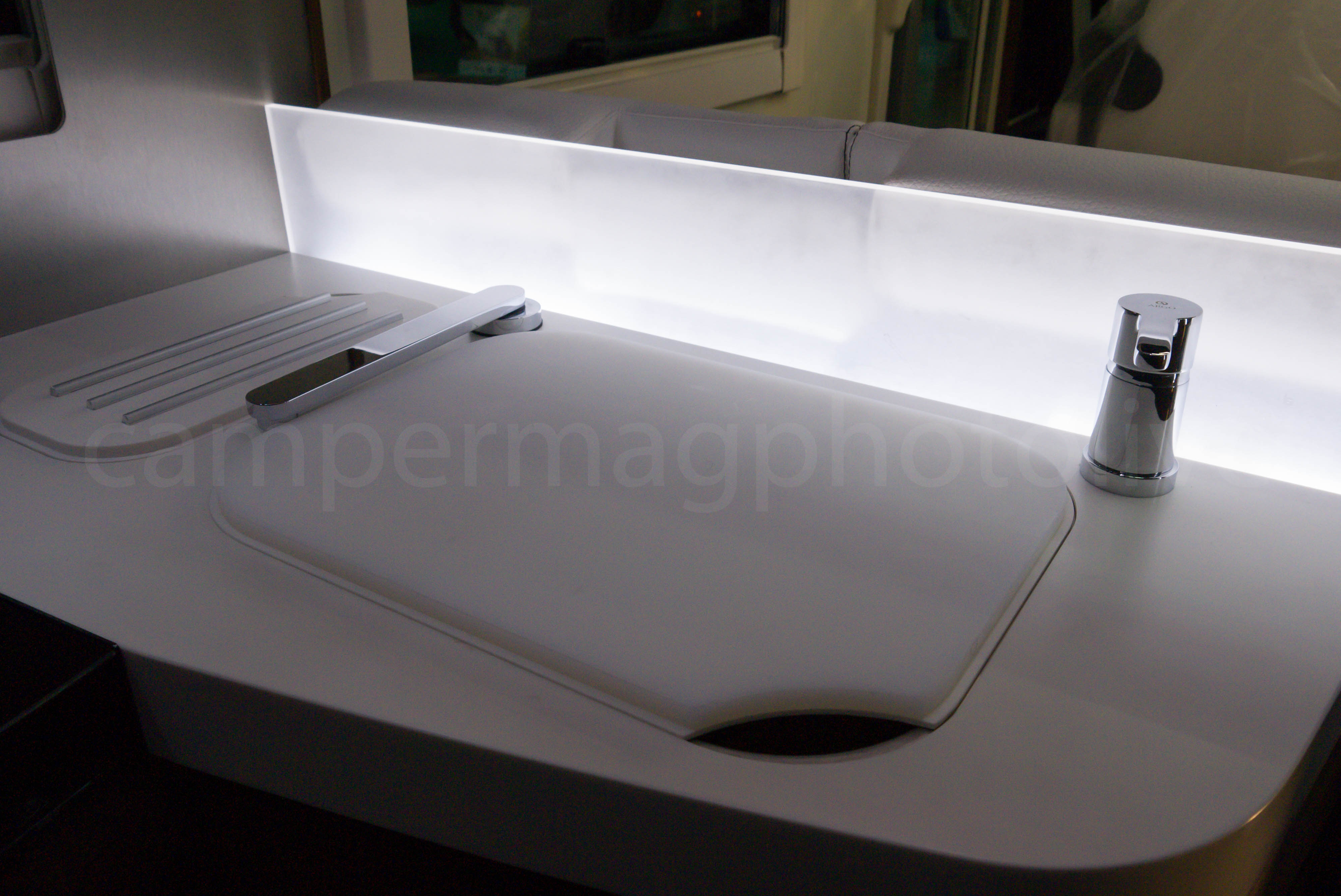 Illuminazione interno doccia: quadro box doccia con porte ...