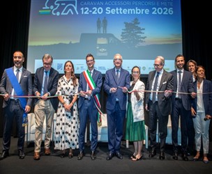 SDC2026taglioNastroMinistroFoti.jpg